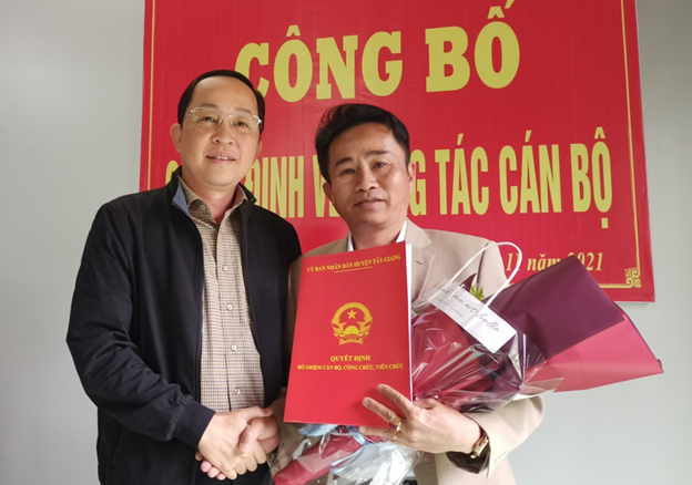 Công bố và trao Quyết định bổ nhiệm Trưởng Phòng Tài chính - Kế hoạch huyện Tây Giang