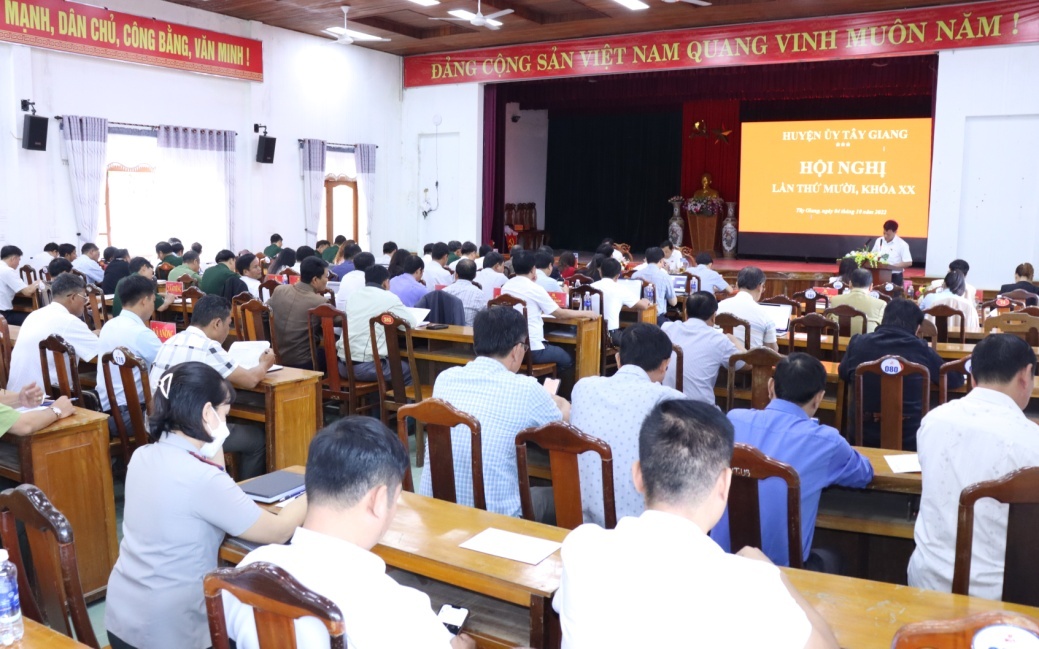 Huyện ủy Tây Giang tổ chức Hội nghị lần thứ 10, khóa XX, nhiệm kỳ 2020-2025