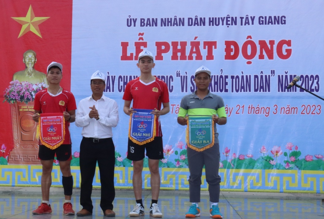 Tây Giang phát động Ngày chạy Olympic "Vì sức khỏe toàn dân"