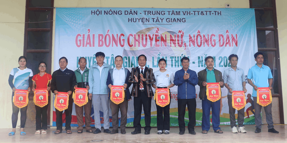 Đội bóng chuyền nữ xã Ch’ơm giải Nhất Bóng chuyền nữ, Nông dân huyện lần thứ I, năm 2023